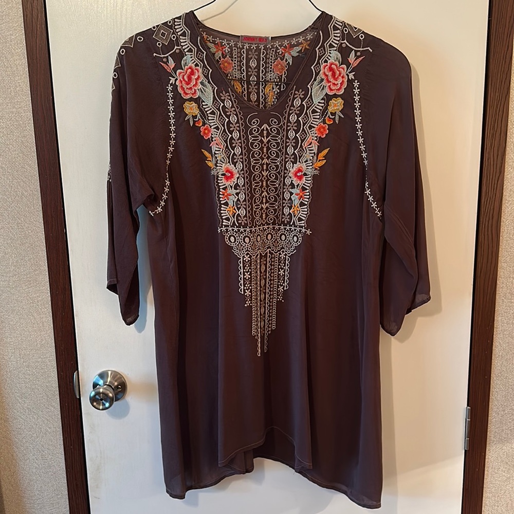 Johnny Was silk peasant blouse. M. Freshly Dry Cleaned